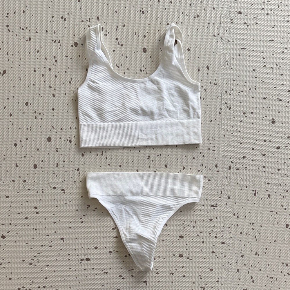 💘 PRETTY LITTLE THING - BRALETTE THONG SET